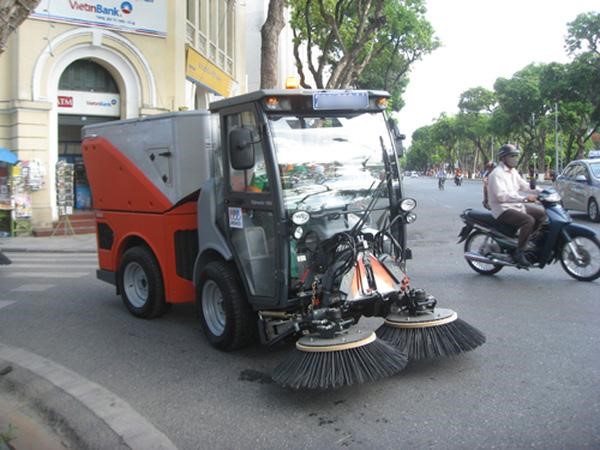 Máy quét rác hút bụi đường phố được sử dụng rất nhiều ở các thành phố lớn