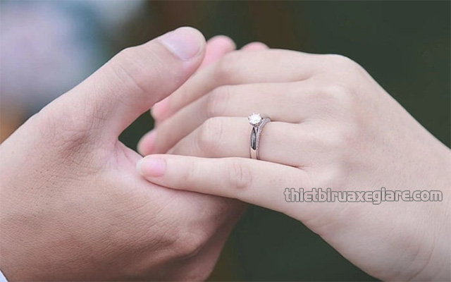 cầu hôn bằng nhẫn gì?